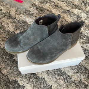 TOMS Deia Chelsea gray ankle booties youth size 5/womens size 7